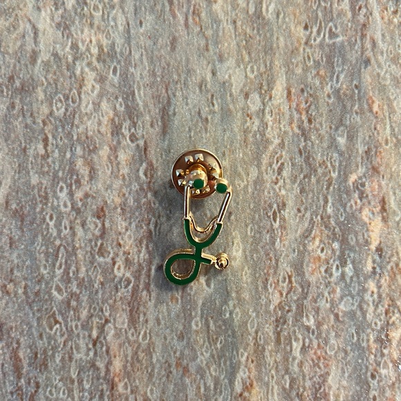 Green stethoscope pin. About an inch. New - Picture 2 of 4